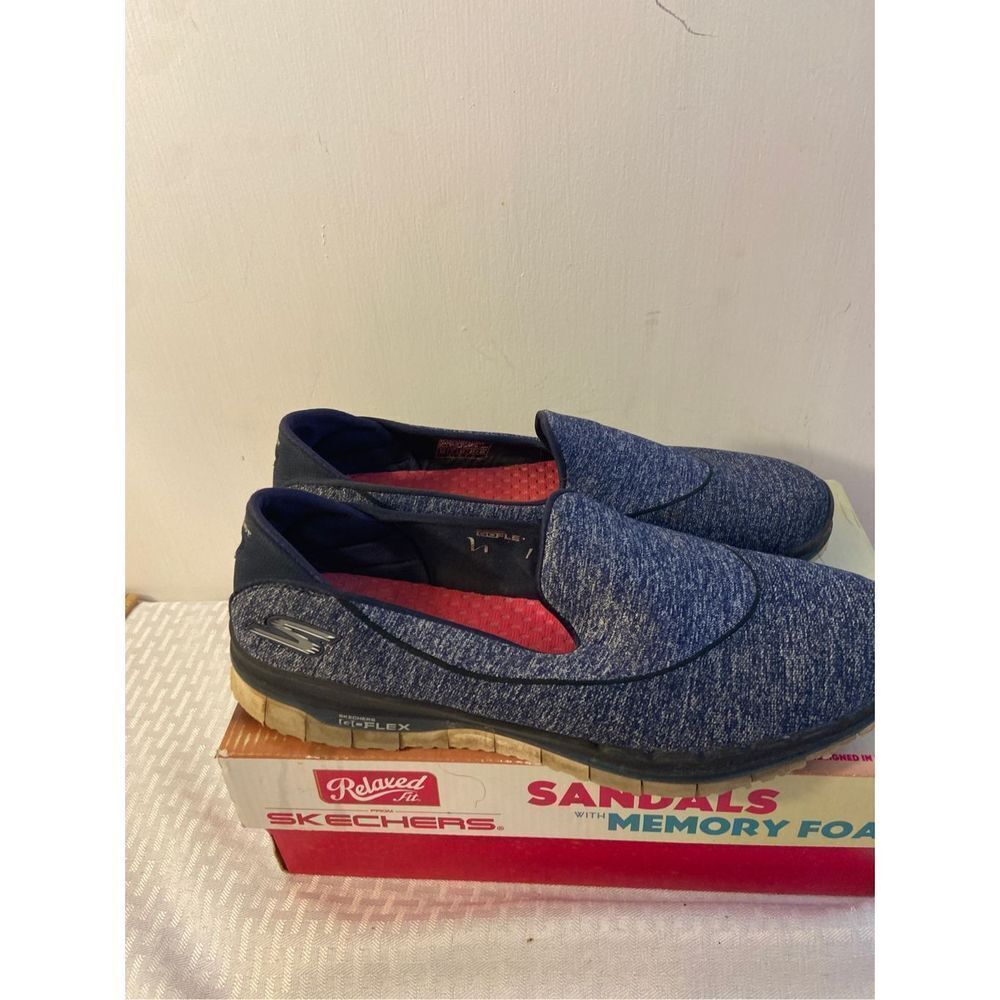 Skechers loafers #14010 size 10 navy go flex (Discoloration trim)